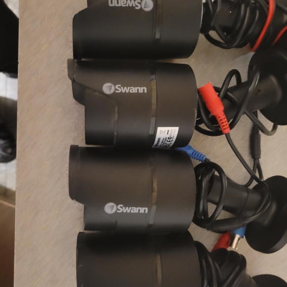 Swann security cameras with all cords to run - Picture 3 of 8